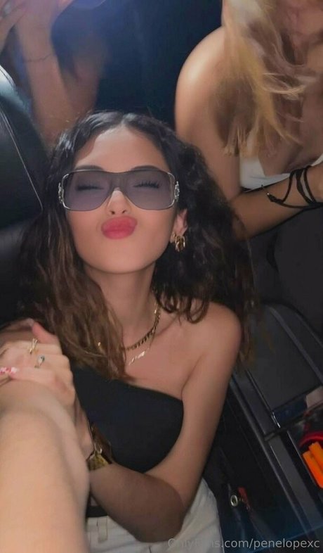 Naakte gelekte OnlyFans-foto van Penelopexc