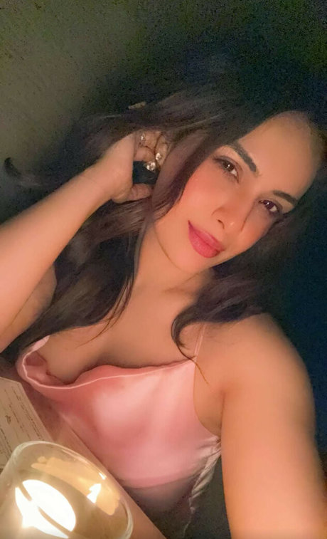 Naken lekkede OnlyFans-bilde av Nehhaa Malik