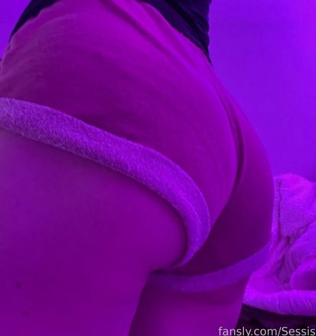 Naken lekkede OnlyFans-bilde av Sessis
