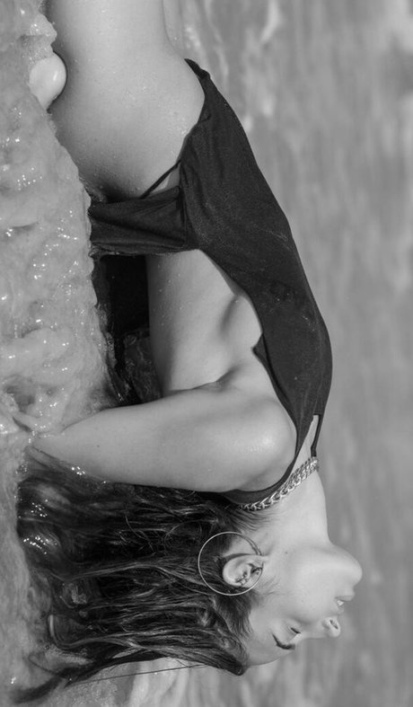 Nahá fotka uniklých OnlyFans od Aluma Dahuki