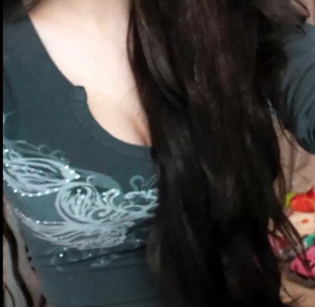 Nahá fotka uniklých OnlyFans od Emiru