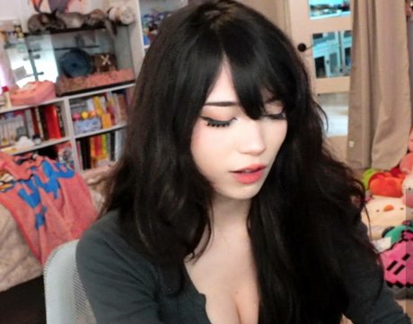 Nahá fotka uniklých OnlyFans od Emiru