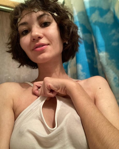 Adorable Dina