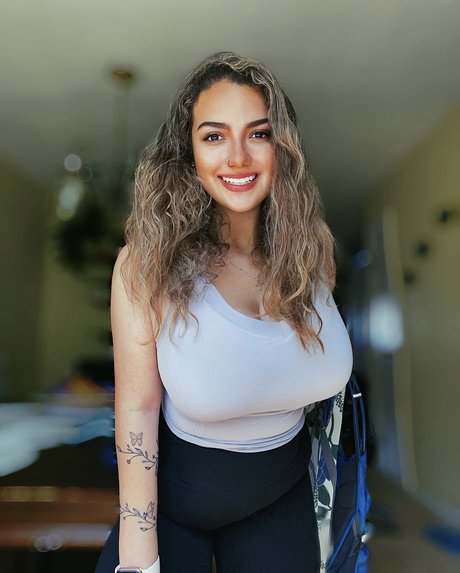 Alaston vuotanut OnlyFans-kuva Ivel Pesantez