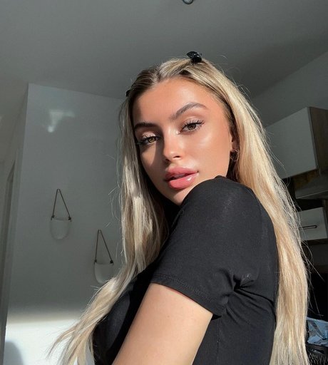 Naken läckt OnlyFans-bild av Linabmn