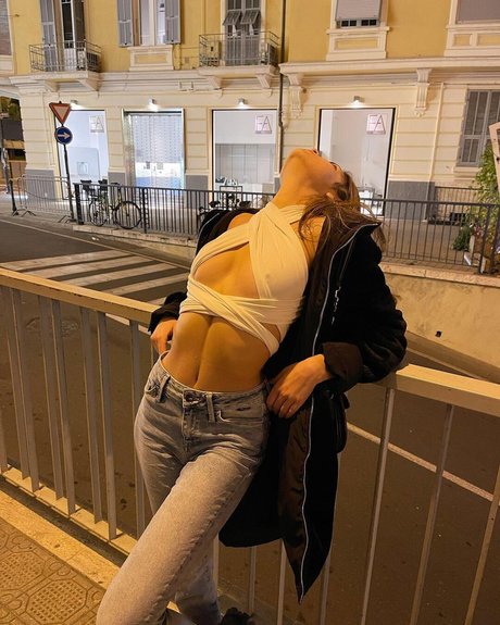 Naakte gelekte OnlyFans-foto van Izemmaniaa