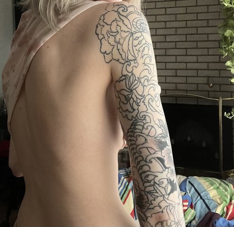Naken lekkede OnlyFans-bilde av Alliury Xaerha
