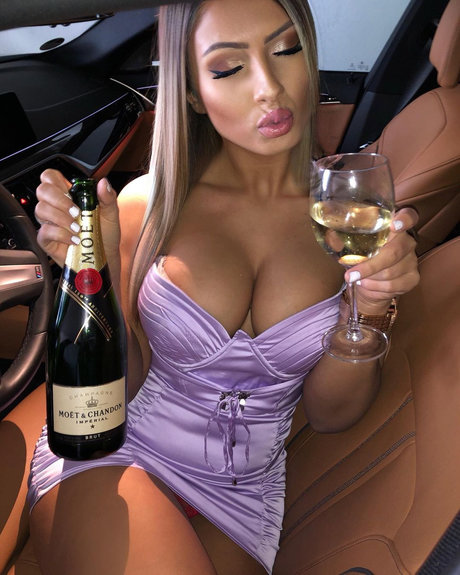 Nahá fotka uniklých OnlyFans od Vasilka Vazzzlegramm