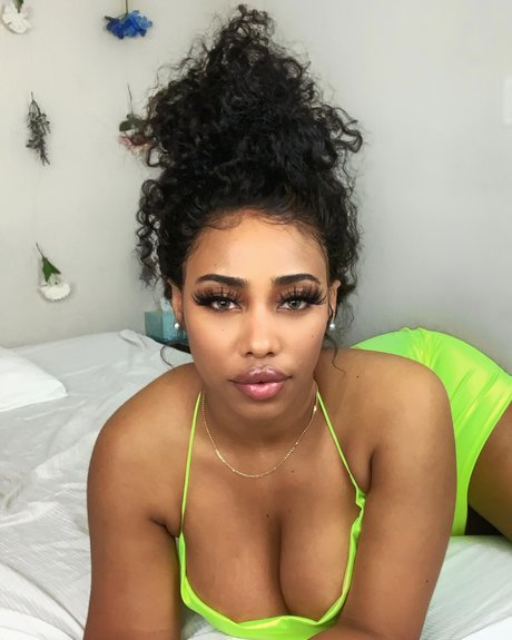 Naken lekkede OnlyFans-bilde av Chaotic Allure