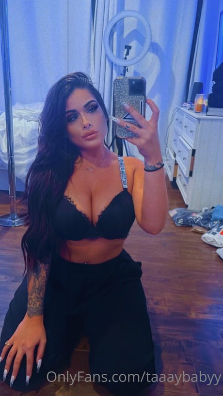 Naken lekkede OnlyFans-bilde av Taylor Stewart
