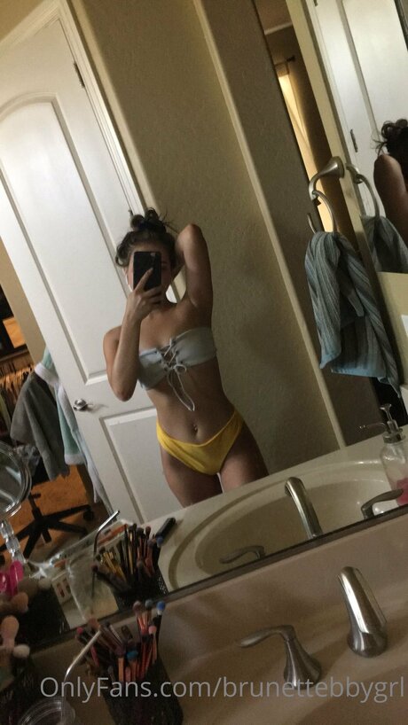 Nahá fotka uniklých OnlyFans od Brunettebbygrl
