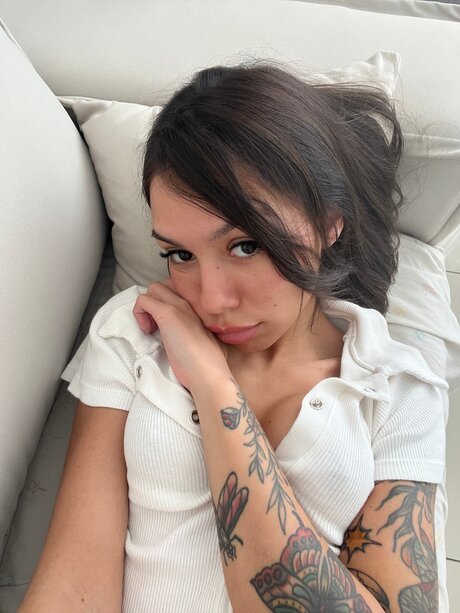 Naken lekkede OnlyFans-bilde av Ninaneedsin