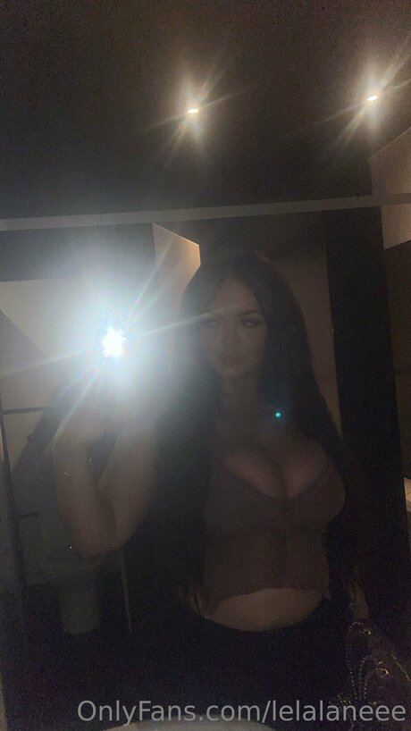 Naken lekkede OnlyFans-bilde av Lelamayx