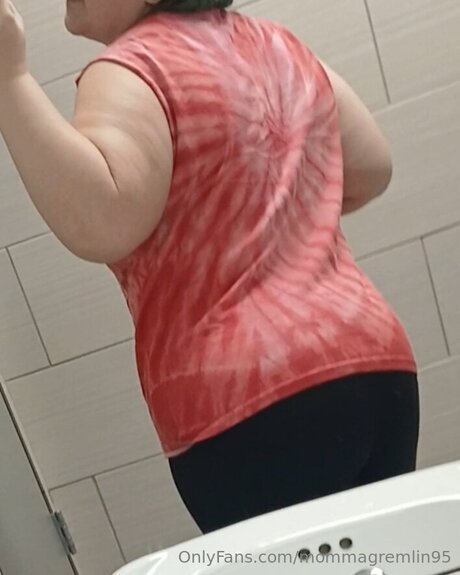 Naken lekkede OnlyFans-bilde av Mommagremlin95