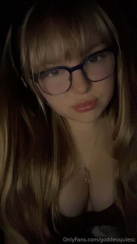Naken lekkede OnlyFans-bilde av Goddessjulesc