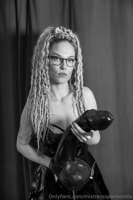 Mistressspankerella