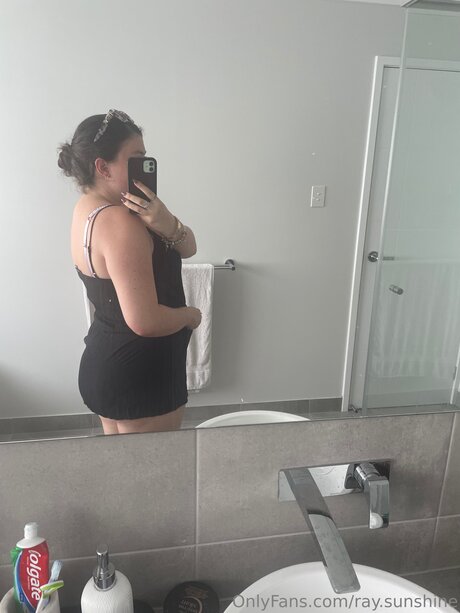 Nahá fotka uniklých OnlyFans od Ray Sunshine