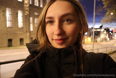 Naken lekkede OnlyFans-bilde av Lilyhoneybunny