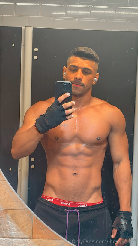 Naken lekkede OnlyFans-bilde av Jhonywillofi