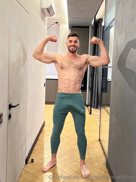 Naken läckt OnlyFans-bild av Topmonstercockfree