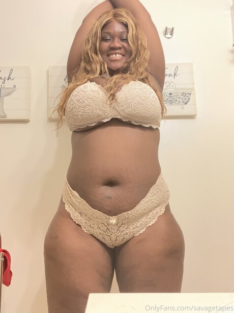 Naken lekkede OnlyFans-bilde av Savagetapes