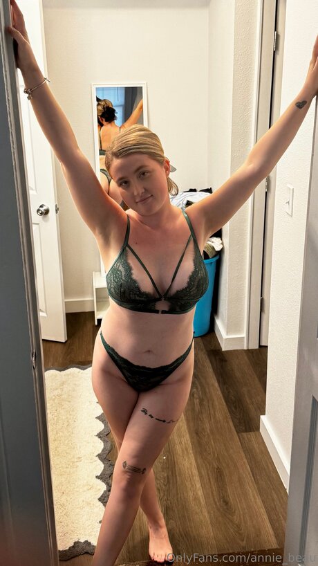 Nahá fotka uniklých OnlyFans od Annie Beau