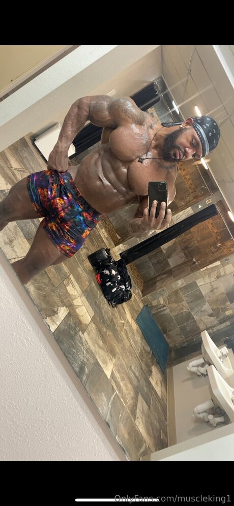 Naken lekkede OnlyFans-bilde av Muscleking1