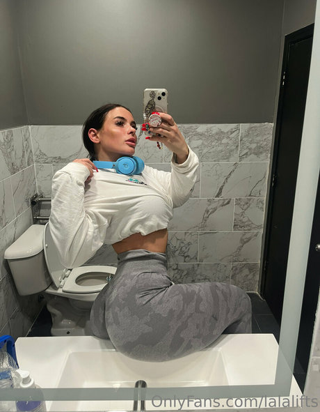 Nahá fotka uniklých OnlyFans od Lalalifts