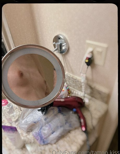 Naken läckt OnlyFans-bild av Tattookiss