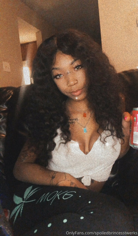 Nahá fotka uniklých OnlyFans od Spoiledbrincessfree