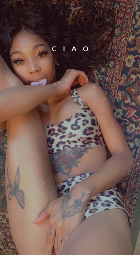 Nahá fotka uniklých OnlyFans od Spoiledbrincessfree
