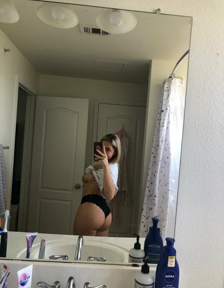 Alessandranatalia OnlyFans 유출 누드 사진