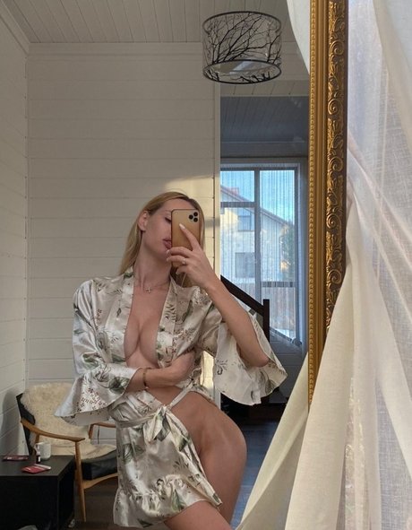 Foto desnuda filtrada de OnlyFans de Olya Abramovich