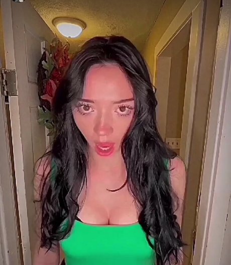 Обнаженная фотография утечки OnlyFans от Molly Moonnn