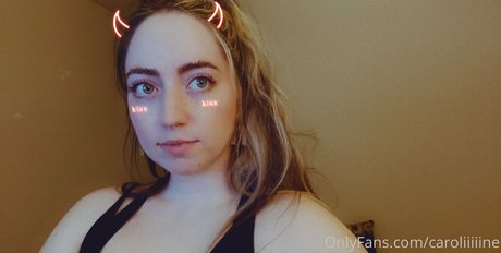 Nahá fotka uniklých OnlyFans od Caroliiiiine