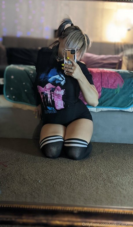 Naken läckt OnlyFans-bild av Valkyrieskiss