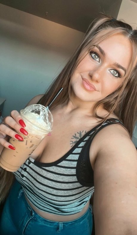 Naakte gelekte OnlyFans-foto van Ella Estrid