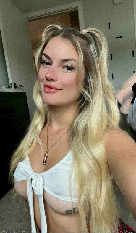 Foto nua vazada do OnlyFans de Bayleeandfriends
