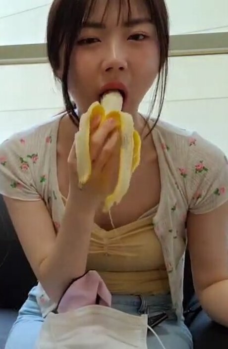 Nahá fotka uniklých OnlyFans od Bubblylive