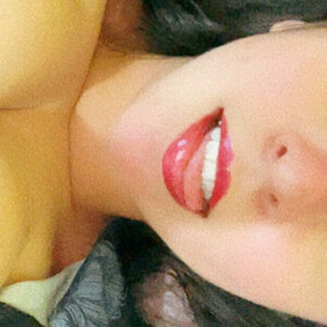 Naken lekkede OnlyFans-bilde av Sahoudiini
