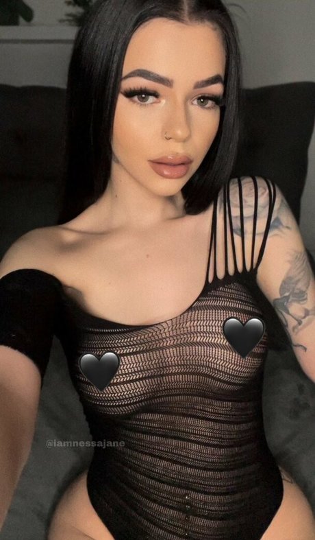Nessa Jane OnlyFansリークヌード写真