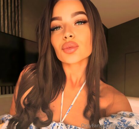 Обнаженная фотография утечки OnlyFans от Shine Lia