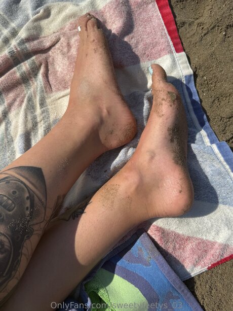 Naken lekkede OnlyFans-bilde av Sweetyfeetys 03