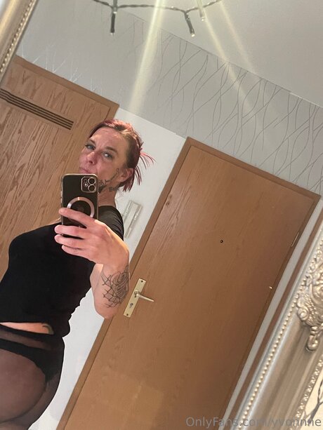 Naken läckt OnlyFans-bild av Yvonnne
