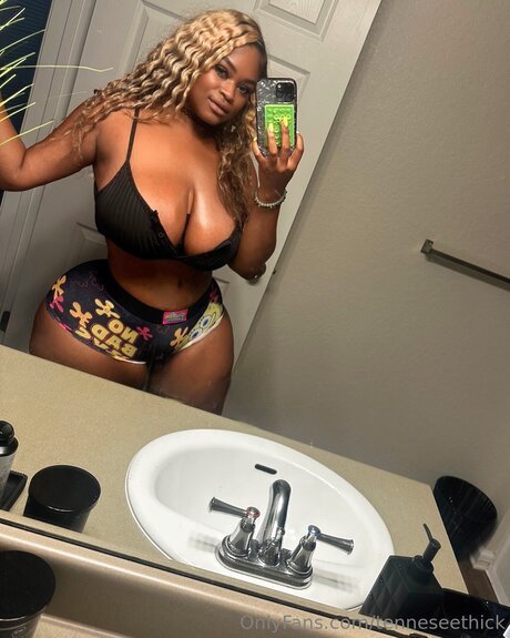 Naken lekkede OnlyFans-bilde av Tenneseethick