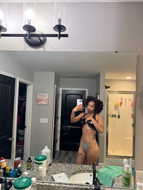 Naken lekkede OnlyFans-bilde av Luh Liyahh