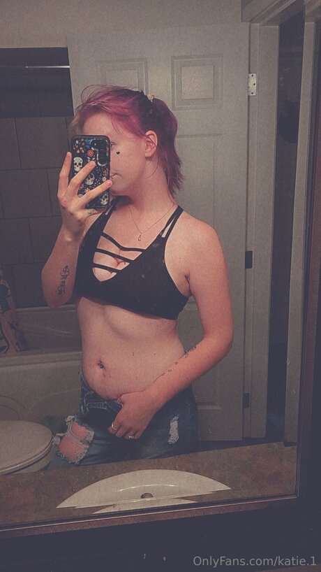 Nahá fotka uniklých OnlyFans od Katie 1