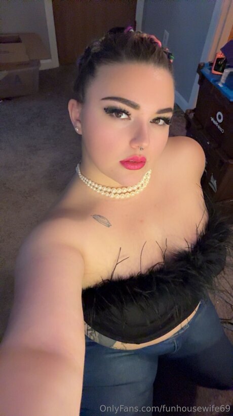Naken läckt OnlyFans-bild av Funhousewife69