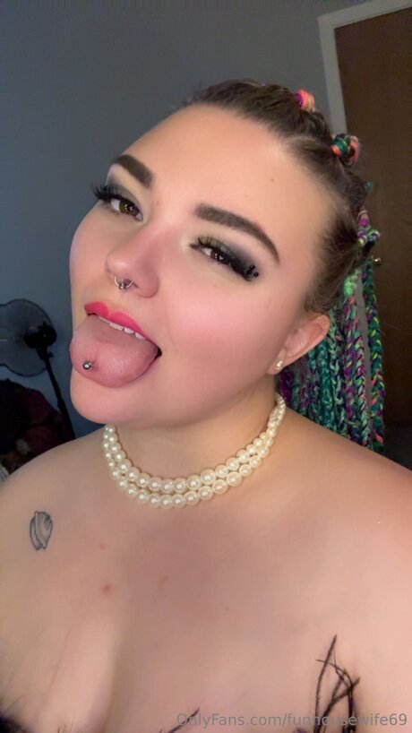 Обнаженная фотография утечки OnlyFans от Funhousewife69