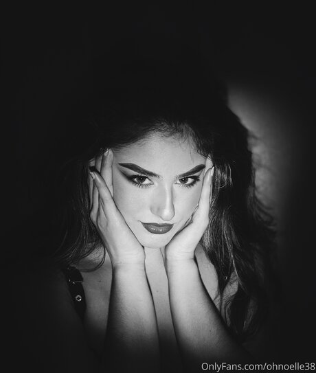 Nøgent lækket OnlyFans-billede af Ohnoelle38